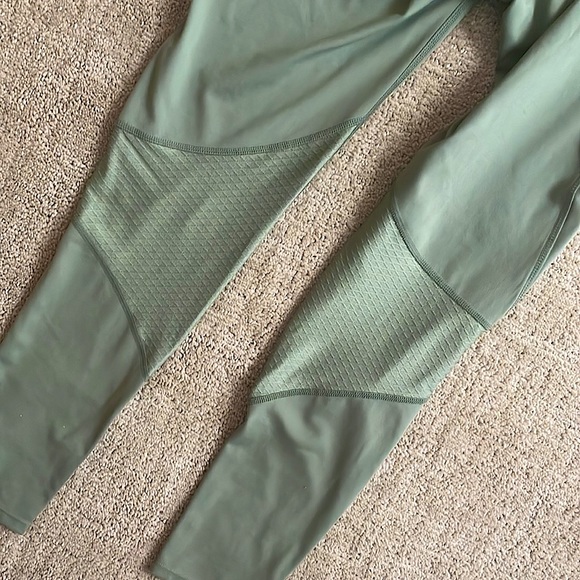 Green Workout legging set with sports bra - Picture 4 of 4